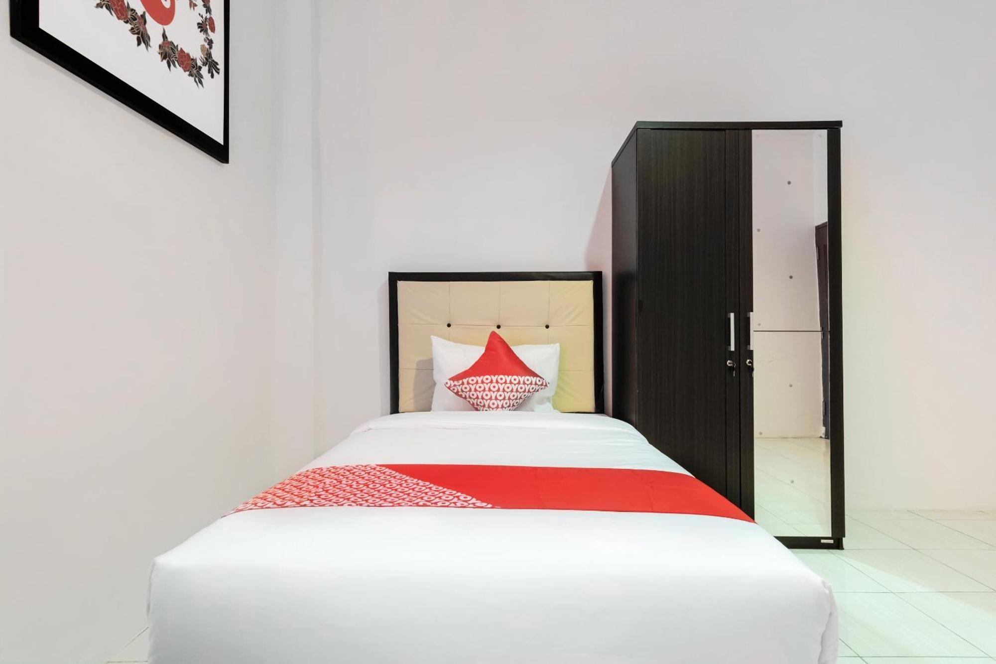Oyo 622 Bakti Homestay Medan Exterior photo